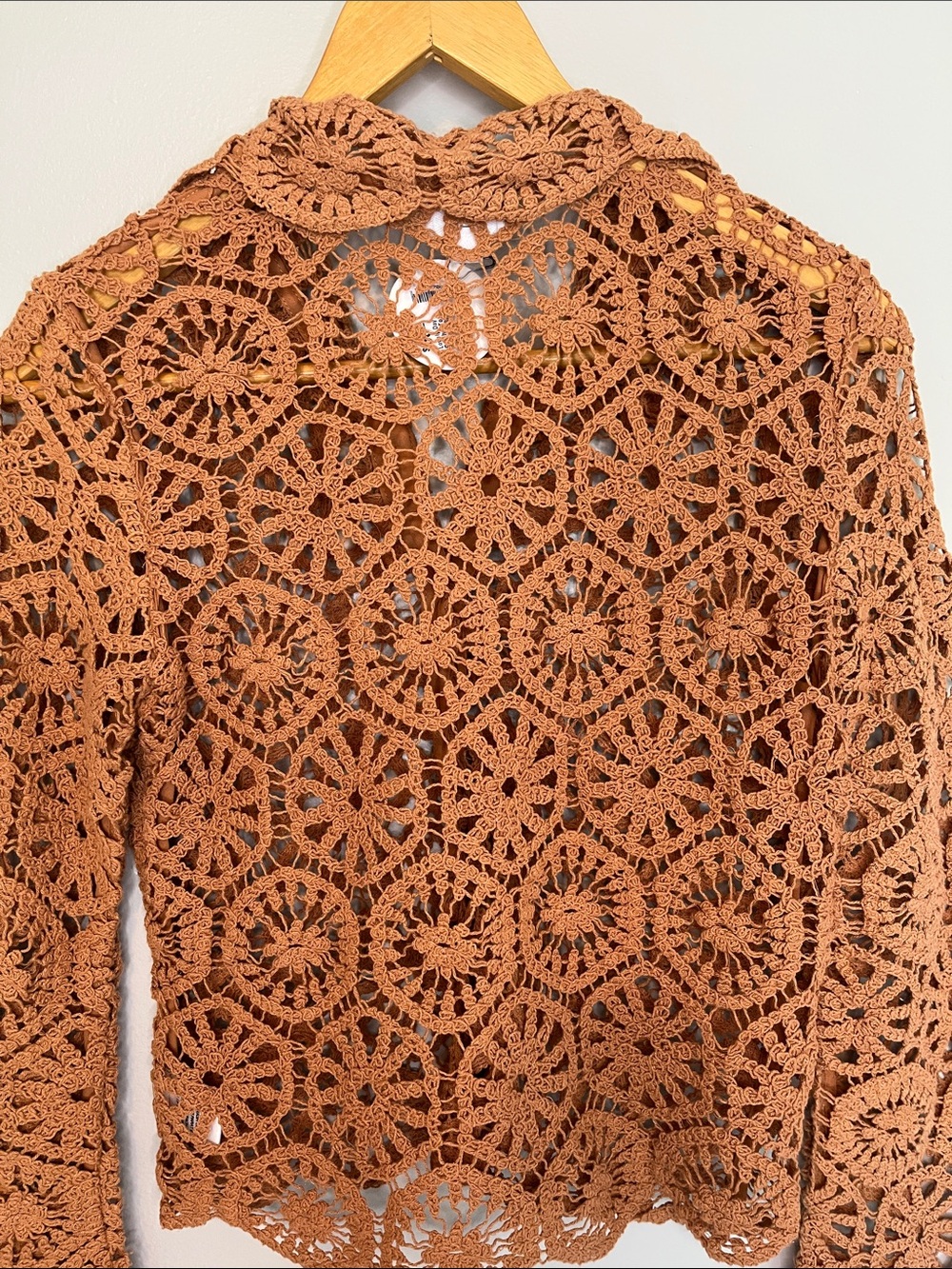 NWT Le Lis Boho Open Knit Crochet Cardigan Shirt Rust Brown - Picture 9 of 12